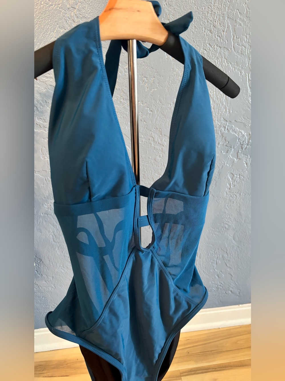 Cupshe Blue Plunging Keyhole Standard One-Piece NWT - Picture 10 of 13